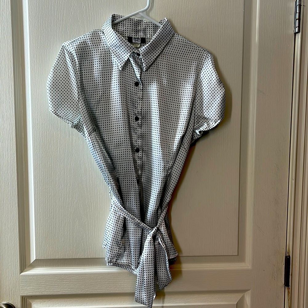 Black and white polkadots studio 1940 silky blouse